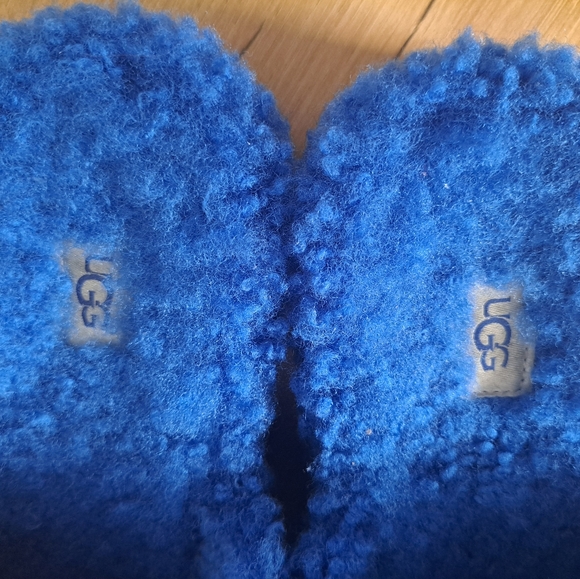 Ugg sandals size 6 woman - Picture 3 of 7